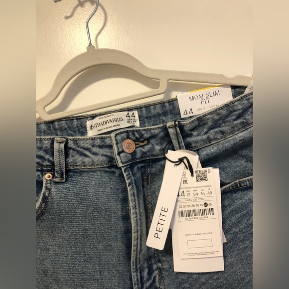 ASOS Stradivarius Petite cotton slim mom jeans with stretch in blue - Picture 4 of 5